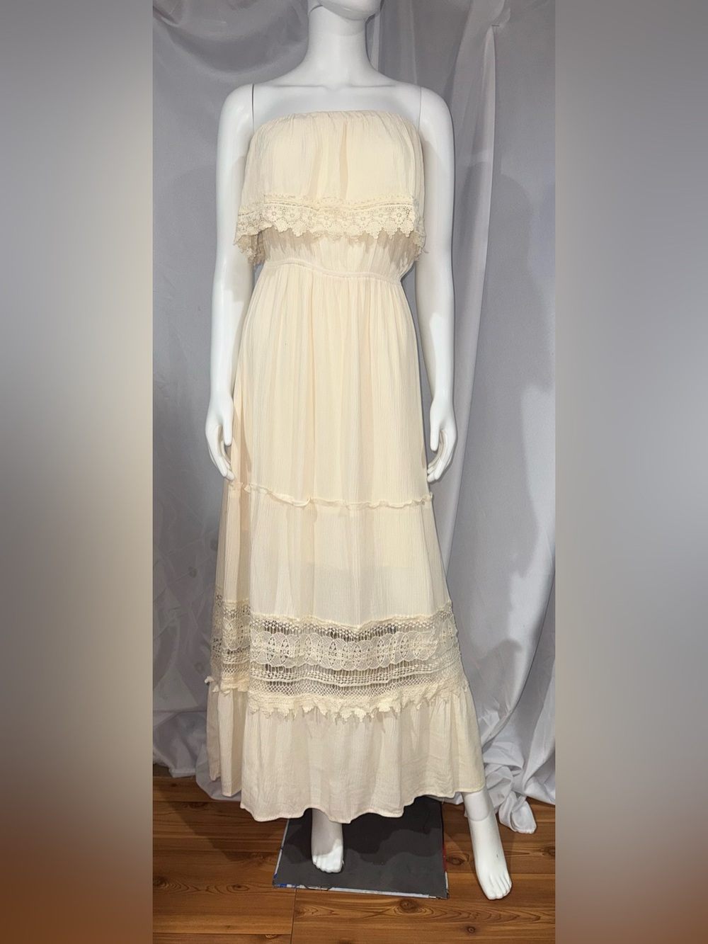 Forever 21 Cream Strapless Lace-Tier Maxi Dress